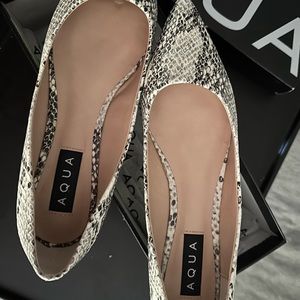 Womens brand new snakeskin pattern flats